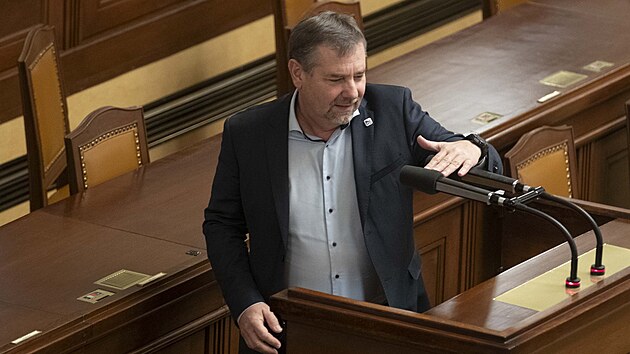 Pokračuje mimořádná schůze Sněmovny k závěrečnému schvalování vládní důchodové reformy. Na snímku Radek Koten (SPD). (6. listopadu 2024)