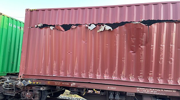 Železničářská podbíječka se v Praze srazila s nákladním vlakem. (1.11.2024)