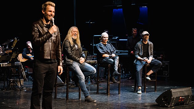 Moderátor Leoš Mareš, Kamil Střihavka, Bára Basiková a Dan Bárta na tiskové konferenci ke koncertnímu uvedení Jesus Christ Superstar