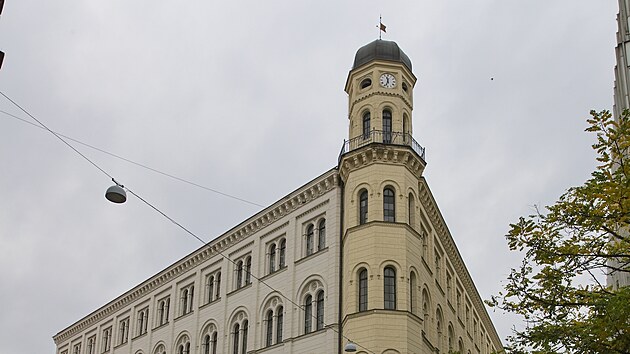 V nyní nevyužité budově na rohu Jánské a Měnínské ulice v historickém centru Brna chce zdejší biskupství vybudovat vlastní základní školu.