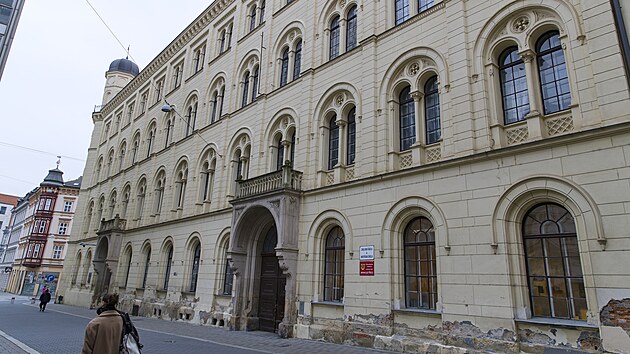 V nyní nevyužité budově na rohu Jánské a Měnínské ulice v historickém centru Brna chce zdejší biskupství vybudovat vlastní základní školu.