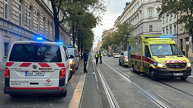 Tramvaj v Ječné ulici srazila dva chodce. (1. listopadu 2024)