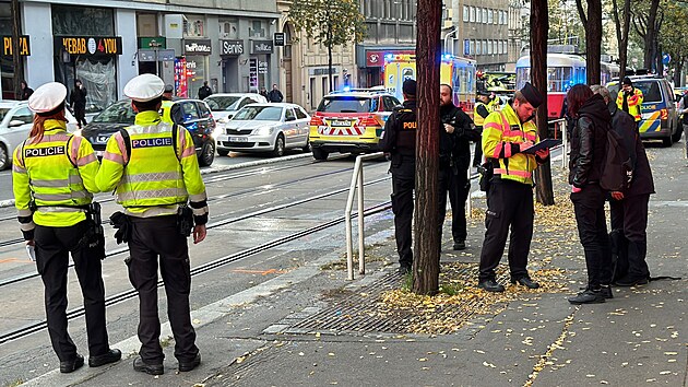 Tramvaj v Ječné ulici srazila dva chodce. (1. listopadu 2024)