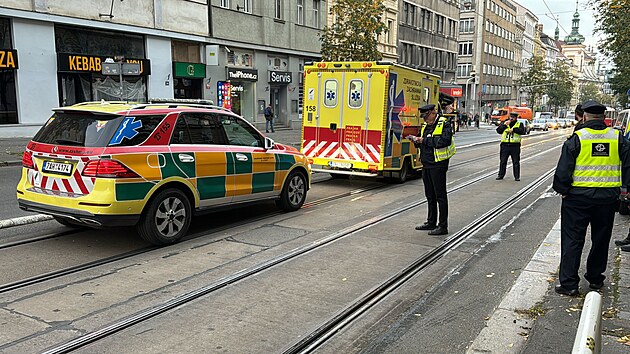 Tramvaj v Ječné ulici srazila dva chodce. (1. listopadu 2024)