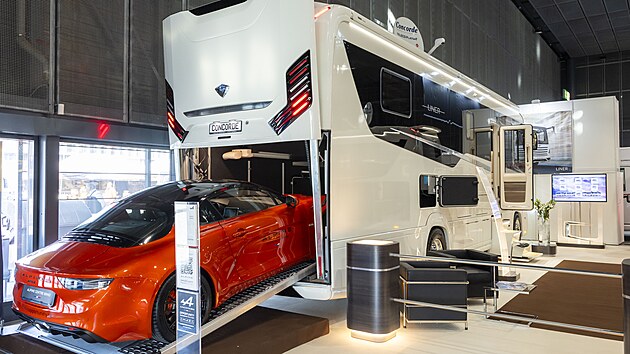 Jachty na čtyřech nebo více kolech už váží před 10 tun a stojí přes deset milionů korun.