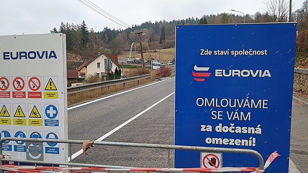 Práce na úpravě silničních serpentin u Bečova nad Teplou zatím stále pokračují. (7. listopadu 2024)