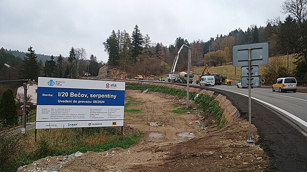 Práce na úpravě silničních serpentin u Bečova nad Teplou zatím stále pokračují. (7. listopadu 2024)