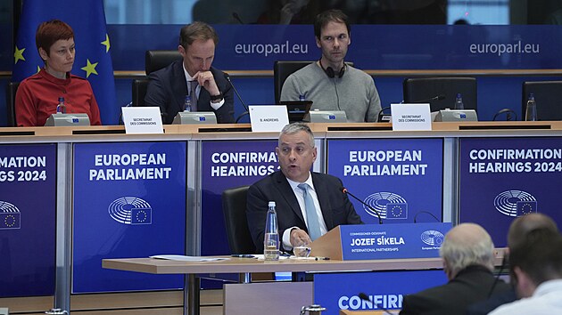 Český nominant na eurokomisaře Jozef Síkela obhajuje před europoslanci v Bruselu svou kompetentnost. (6. listopadu 2024)
