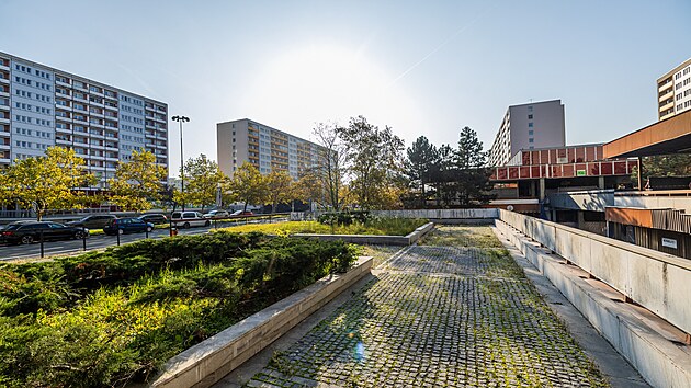 Železobetonový komplex hradecké Benešovy třídy má před sebou čtyři etapy oprav. (30. října 2024)