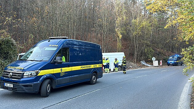 Během výkopových prací v pražské ulici Cementářská mezi Lochkovem a Radotínem v pátek odpoledne došlo k poškození vysokotlakého potrubí s plynem. Část Lochkova se tak ocitla bez plynu. (1. listopadu 2024)