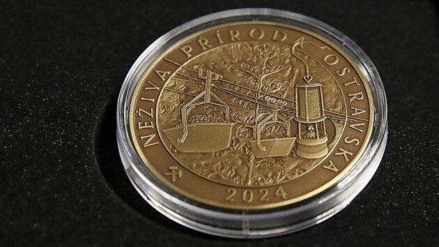 V pořadí již čtvrtá pamětní medaile Ostravy je věnovaná 30. výročí ukončení těžby uhlí na území města. Předchozí, již vydané medaile, připomněly ostravskou přírodu, obchod a nejstarší osídlení. Další zpodobní téma druhé světové války.