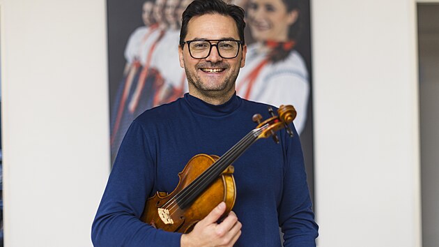 Čtyřiačtyřicetiletý Lukáš Bednařík má coby umělecký šéf pod palcem jednu z vedoucích rolí ve vojenském souboru Ondráš.