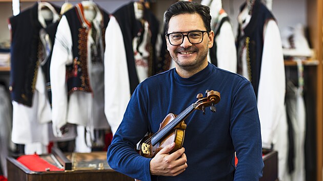 Čtyřiačtyřicetiletý Lukáš Bednařík má coby umělecký šéf pod palcem jednu z vedoucích rolí ve vojenském souboru Ondráš.