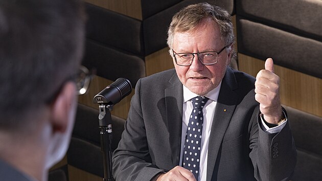 Hostem pořadu Rozstřel je Miloslav Kala, prezident NKÚ.