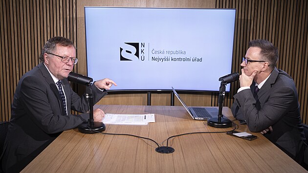 Hostem pořadu Rozstřel je Miloslav Kala, prezident NKÚ.