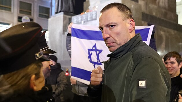 Pražsk&yacute; zastupitel Jan Wolf (KDU-ČSL) se postavil proti propalestinsk&yacute;m demonstrantům na V&aacute;clavsk&eacute;m n&aacute;měst&iacute;. Ti totiž podle jeho slov napadali podporovatele Izraele. (17. listopadu 2024)