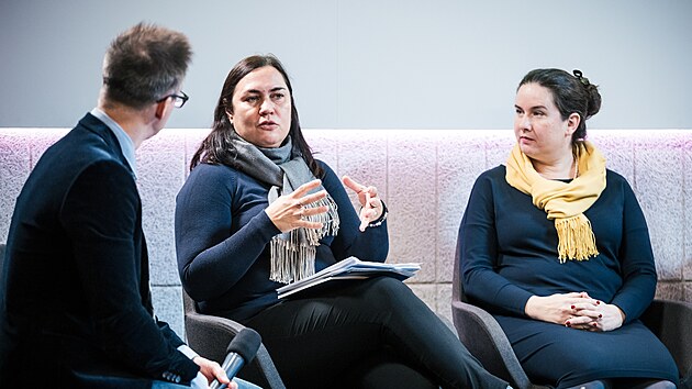 Jana Skalková z Ministerstva práce a sociálních věcí a Michaela Prajerová ze společnosti Philip Morris