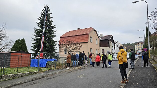 Jedle z Doubí bude symbolem Vánoc před karlovarským Thermalem. (16.11.2024)