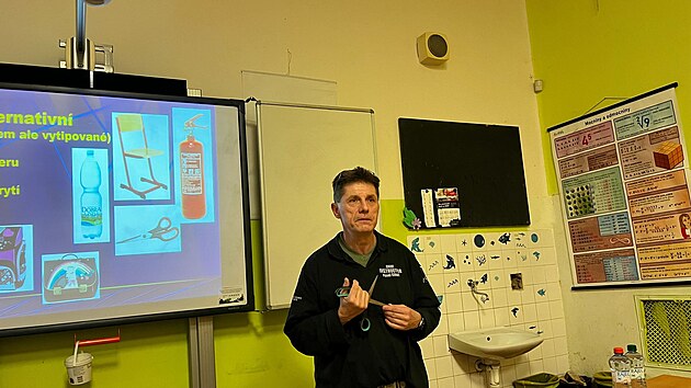 Takto vypadá nácvik obrany proti střelci na základní škole. (12. listopadu 2024)