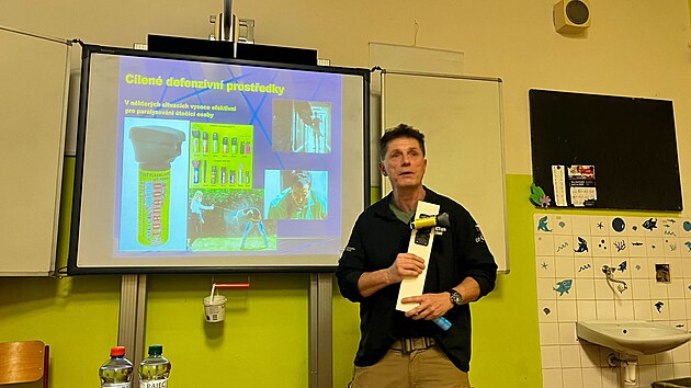 Takto vypadá nácvik obrany proti střelci na základní škole. (12. listopadu 2024)