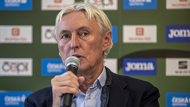 Předseda atletického svazu Libor Varhaník na tiskové konferenci k Czech Indoor... Předseda atletického svazu Libor Varhaník na tiskové konferenci k Czech Indoor...