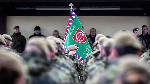 Liberecký pluk při nástupu představil svůj nový znak. (11. listopadu 2024)