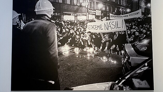 Jan Šibík zachytil okamžiky sametové revoluce včetně demonstrací, které 17. listopadu předcházely.