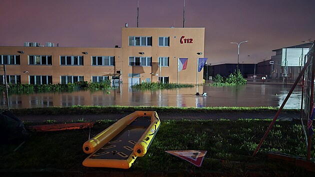 Povodně poničily také hasičskou výjezdovou stanici v Ostravě – Přívozu, kam vtrhla velká voda z protržené hráze na soutoku řek Opavy a Odry. (18. září 2024)