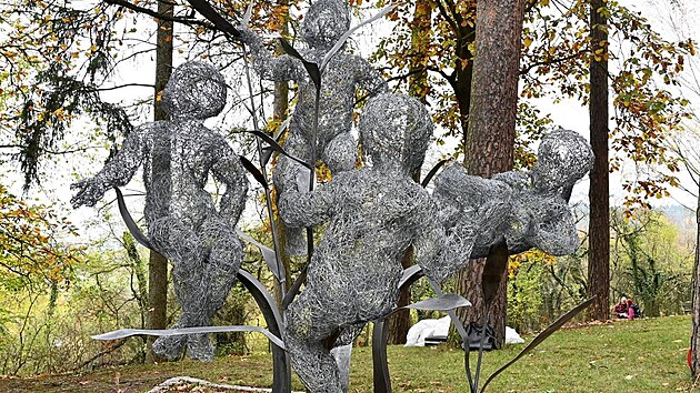 Na Lesním hřbitově v Písku vznikl památník Místo v srdci pro rodiny, které prošly ztrátou dítěte v těhotenství nebo těsně po narození.