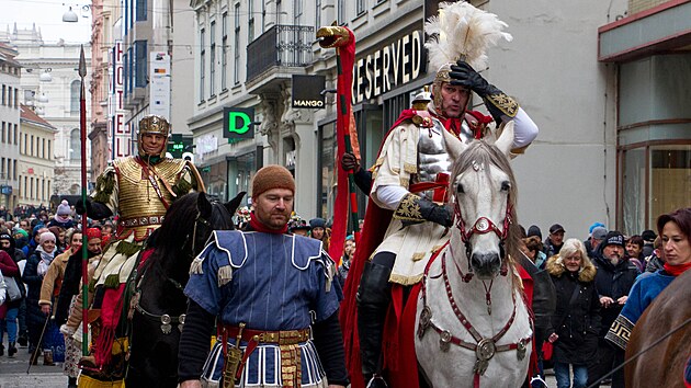 V Brně se v pondělí 11. listopadu 2024 koná největší svatomartinský košt v Česku. Jeho součástí byl i průvod družiny svatého Martina, kterého ztvárnil Petr Štěpán z Městského divadla Brno.