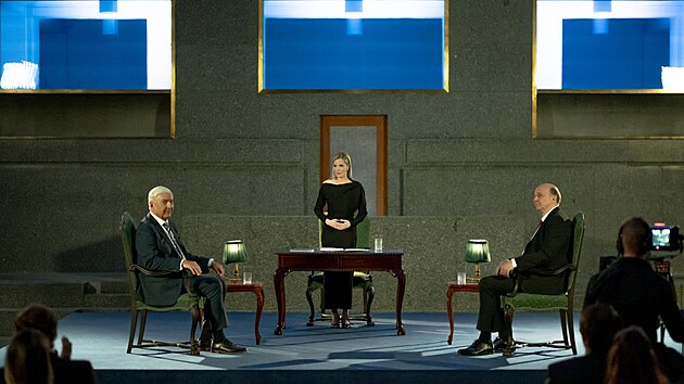 Miroslav Donutil a Jan Vondráček v prezidentském volebním duelu, jak jej zobrazila minisérie Moloch