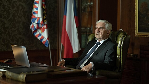 Miroslav Donutil jako prezident v minisérii Moloch