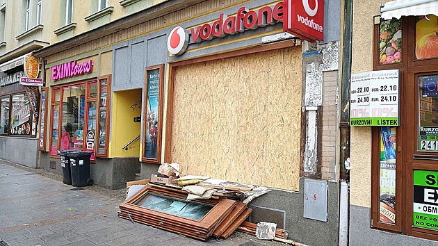 V centru Karlových Varů došlo v prodejně mobilních telefonů k výbuchu. (19. listopad 2024)