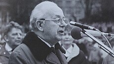 František Bobák při projevu u odhalení sochy T. G. Masaryka, 6. 3. 1990....