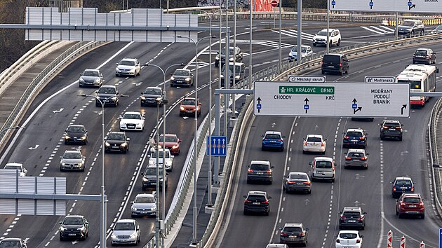 Řidičům se po dvouleté rekonstrukci opět naplno otevřel Barrandovský most. (24. listopadu 2024)