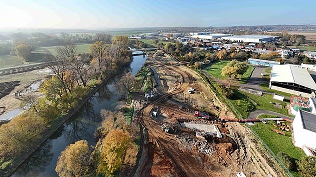 Budování protipovodňových opatření na jihu hanácké metropole. Řeka i krajina bude na jihu města přístupná. Protipovodňová ochrana bude funkční, až bude postavena celá,