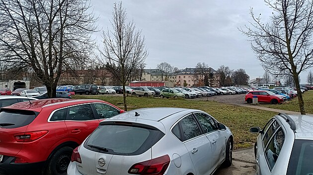 I nadále ale platí, že první půlhodina parkování je u nemocnice zdarma.