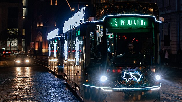 Svátečně vyzdobené tramvaje v Olomouci