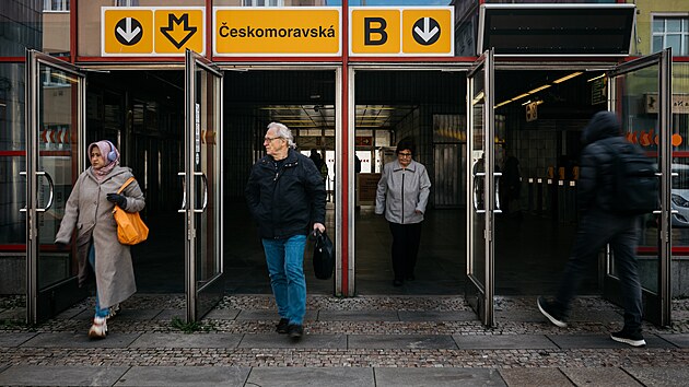 Na Českomoravské se začalo bourat. Stanice metra u O2 areny se od ledna na rok zavře. (21. listopadu 2024)