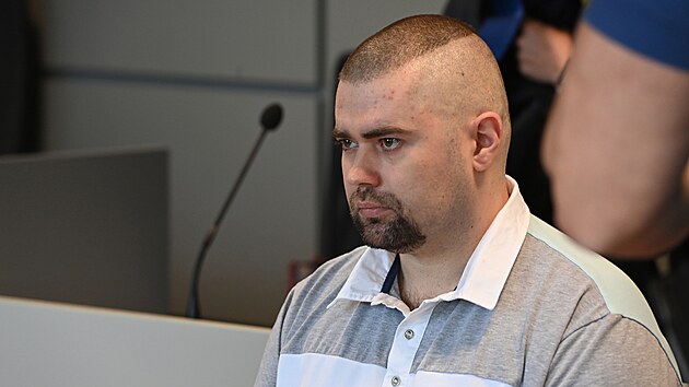 Třiatřicetiletý Petr Šustek souzený za loňskou vraždu seniora v Novém Hrozenkově na Vsetínsku. (listopad 2024)