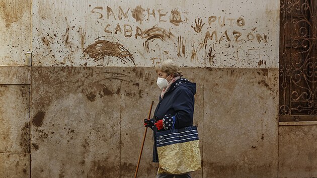 I měsíc po záplavách ve španělské Valencii pokračují úklidové práce. (28. listopadu 2024)