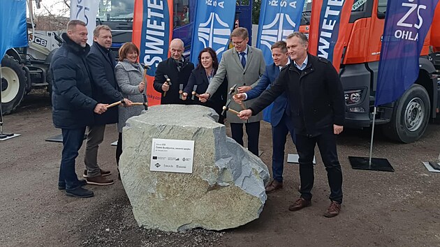 Poklepáním na základní kámen začala stavba severní spojky.