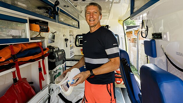 Zdravotnický záchranář Luděk Šacher je vedoucím základny v Ivančicích na... Zdravotnický záchranář Luděk Šacher je vedoucím základny v Ivančicích na...