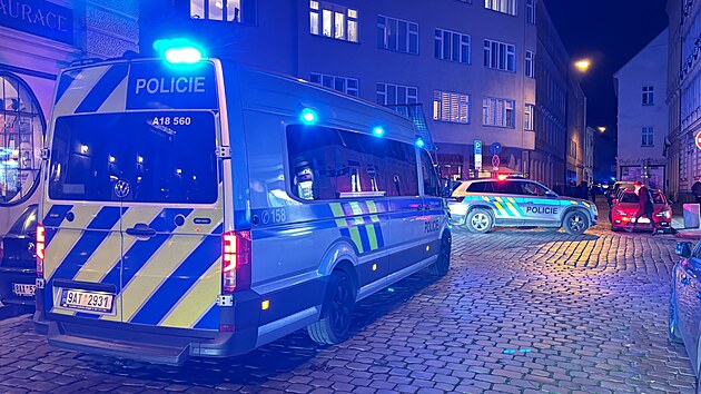 Policie, záchranáři a hasiči zasahují v ulici Opatovská u úniku plynu. (21. listopadu 2024)