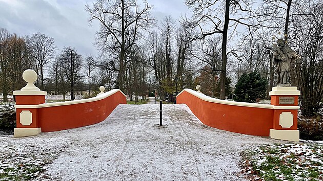 Barevnost mostu po rekonstrukci podle odborníků respektuje jeho původní vzhled. (22. listopadu 2024)