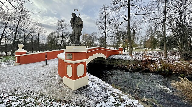 Barevnost mostu po rekonstrukci podle odborníků respektuje jeho původní vzhled. (22. listopadu 2024)