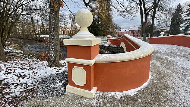 Barevnost mostu po rekonstrukci podle odborníků respektuje jeho původní vzhled. (22. listopadu 2024)