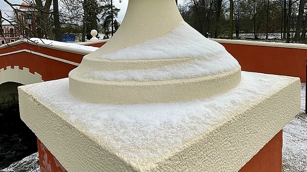 Barevnost mostu po rekonstrukci podle odborníků respektuje jeho původní vzhled. (22. listopadu 2024)