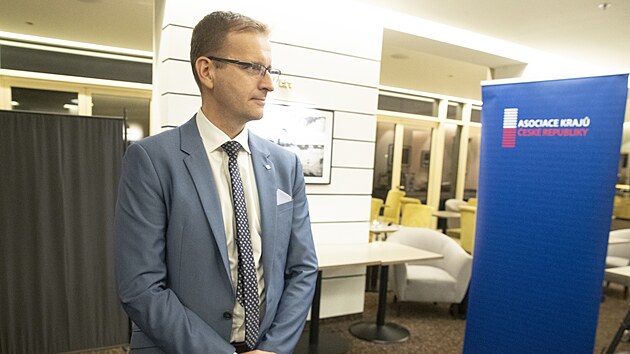Hejtmani si zvolili nového předsedu Asociace krajů. Stal se jím šéf Zlínského kraje Radim Holiš. (26. listopadu 2024)