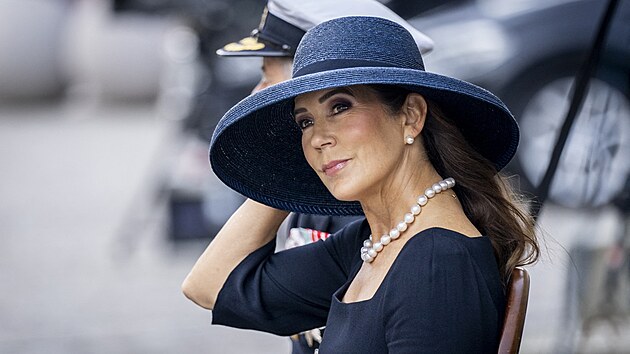 Královna Mary je ikonou hodnou následování. Její outfity jsou vždy dotažené takřka k dokonalosti.